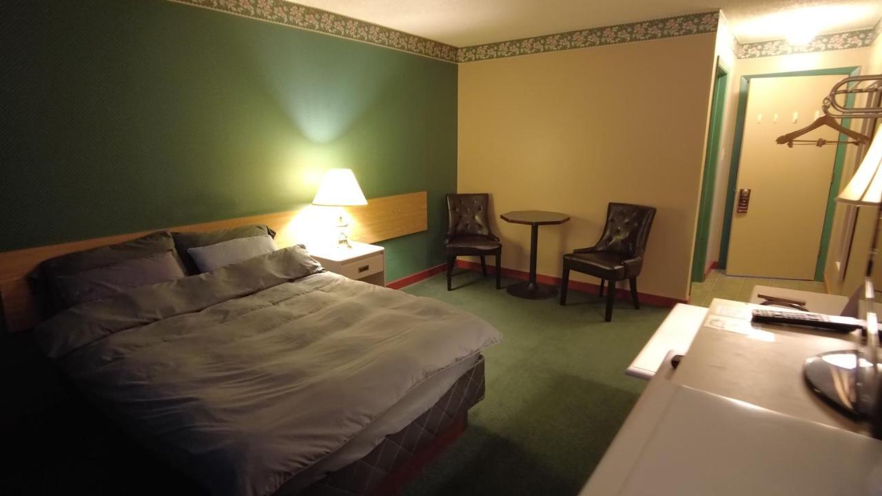 Sundre Motor Inn ภายนอก รูปภาพ